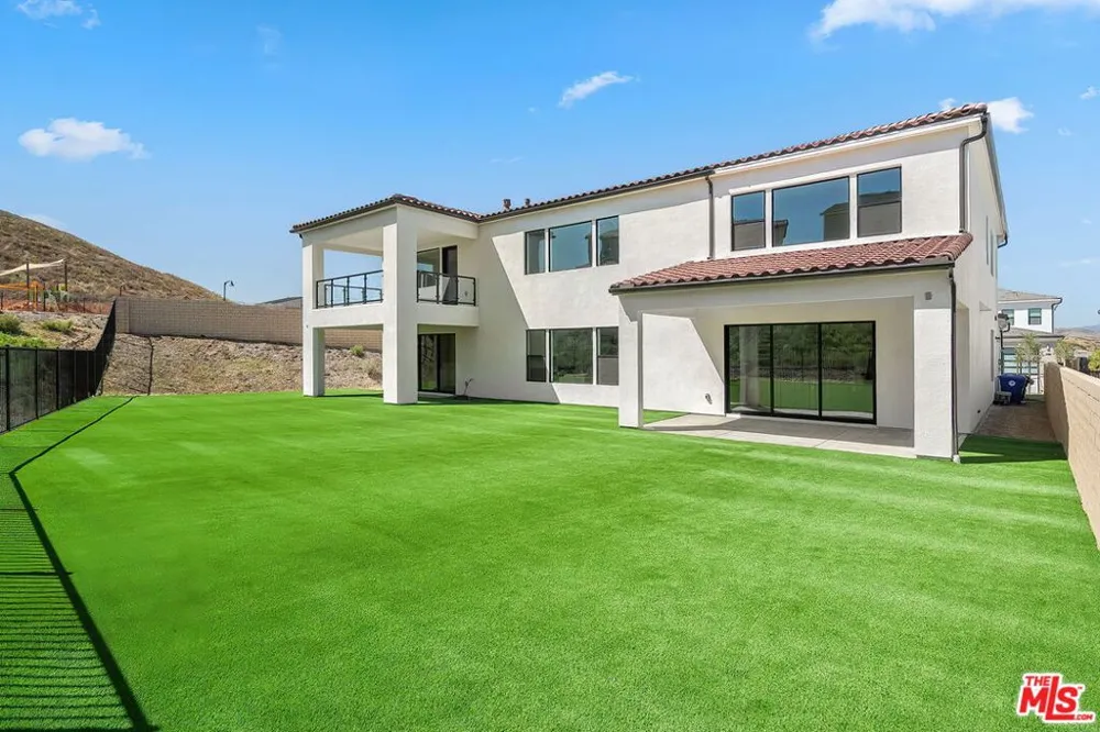 24198 Camino Cascada Valencia, CA 91354