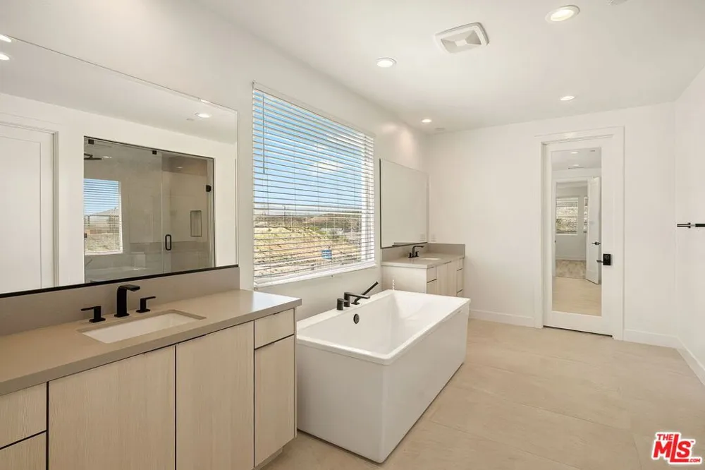 24198 Camino Cascada Valencia, CA 91354