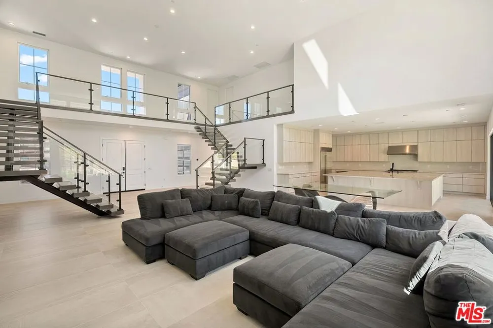 24198 Camino Cascada Valencia, CA 91354