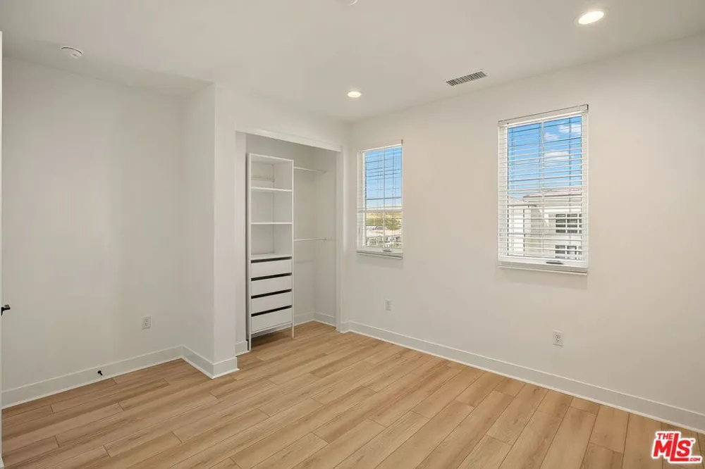 24198 Camino Cascada Valencia, CA 91354