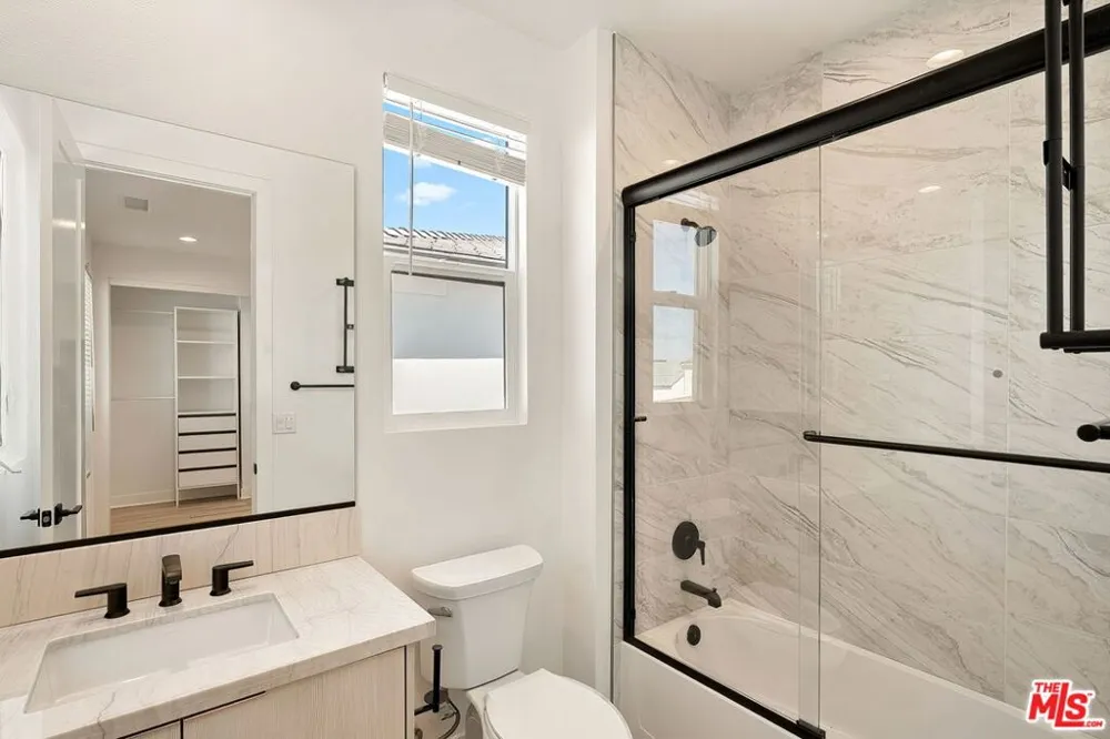 24198 Camino Cascada Valencia, CA 91354