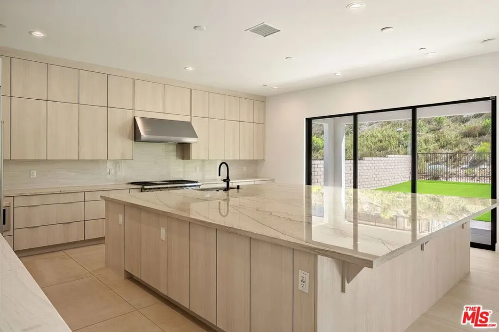 24198 Camino Cascada Valencia, CA 91354