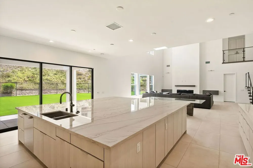 24198 Camino Cascada Valencia, CA 91354