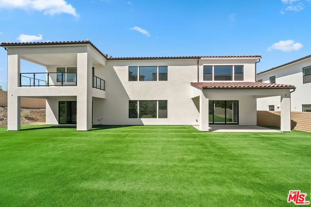 24198 Camino Cascada Valencia, CA 91354