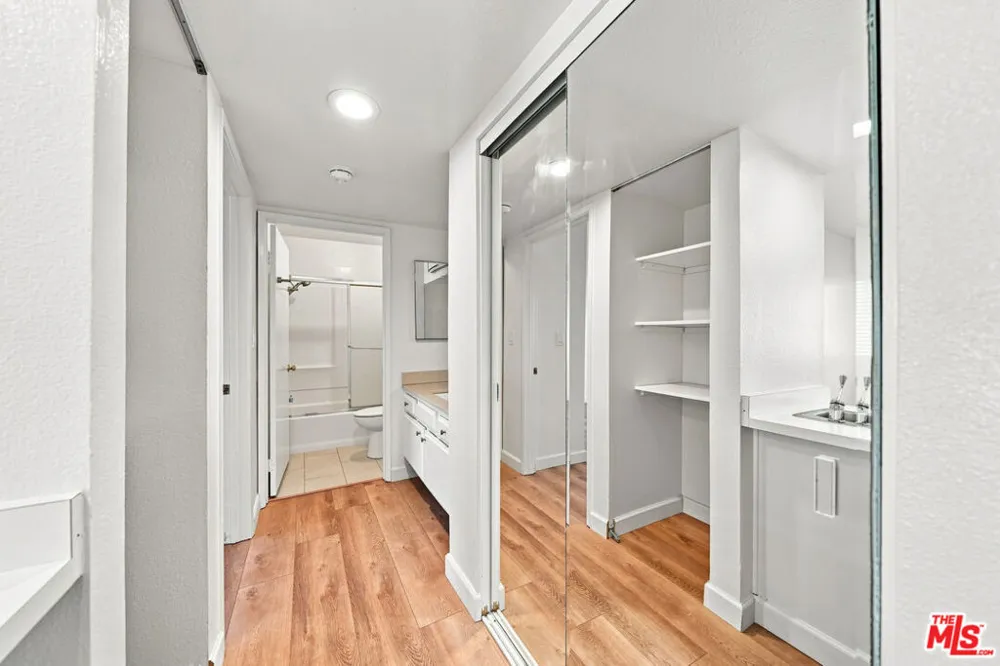 435 S Virgil Avenue #208 Los Angeles, CA 90020