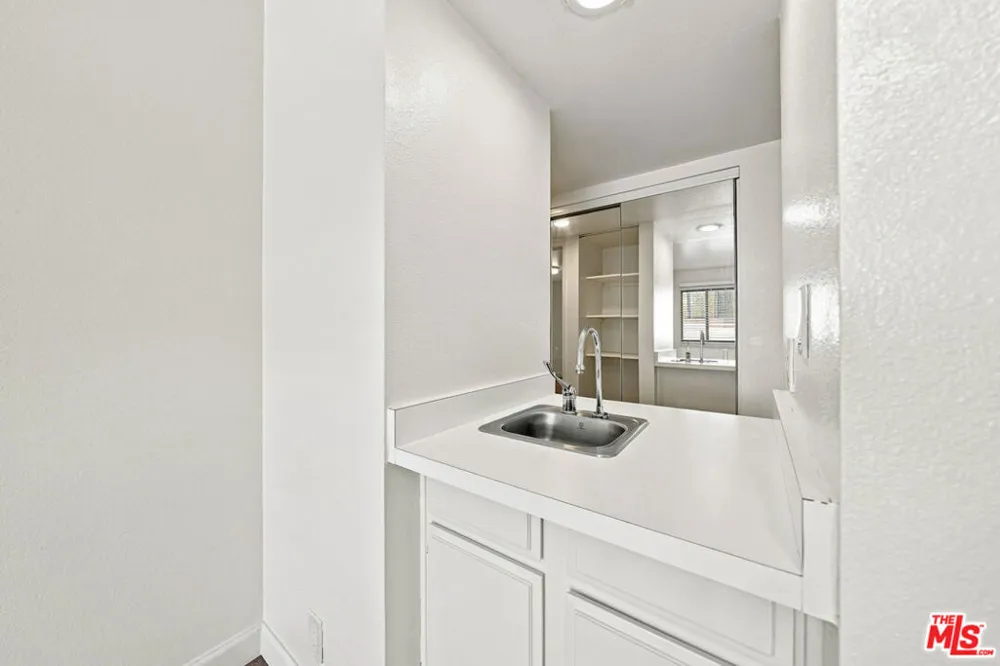 435 S Virgil Avenue #208 Los Angeles, CA 90020