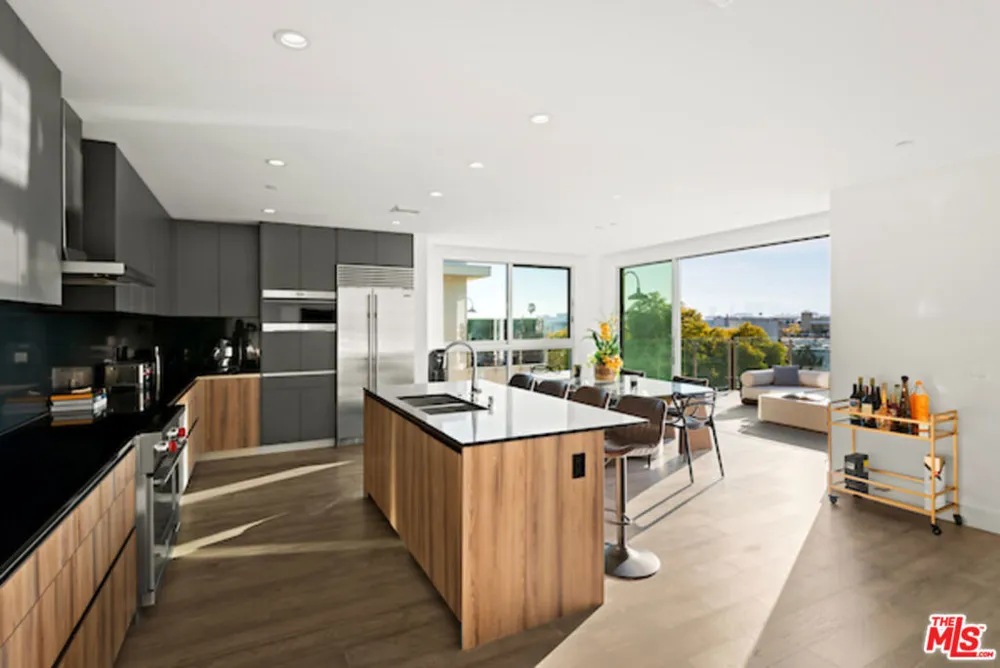 728 Sweetzer Avenue #402 West Hollywood, CA 90069