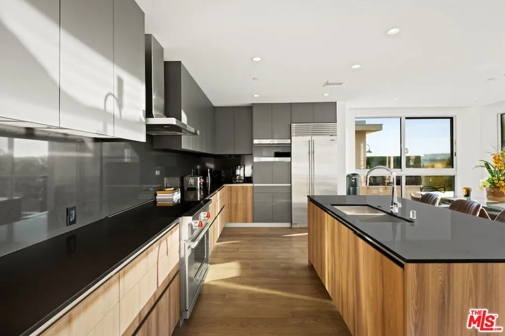 728 Sweetzer Avenue #402 West Hollywood, CA 90069