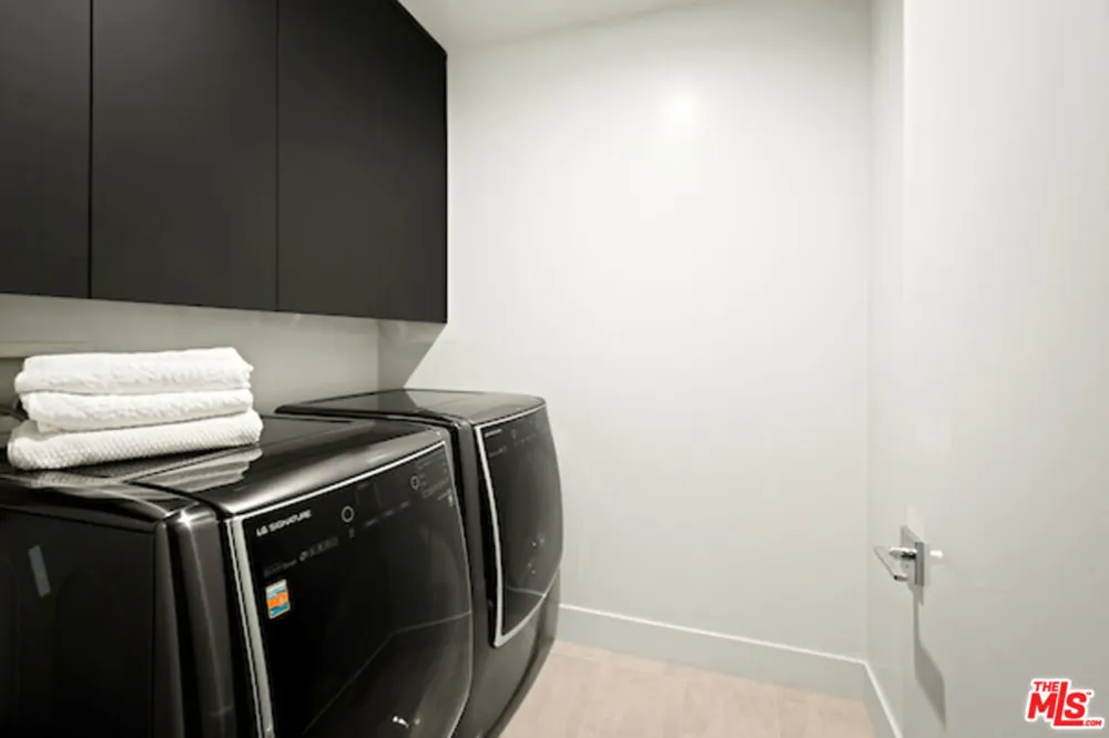728 Sweetzer Avenue #402 West Hollywood, CA 90069