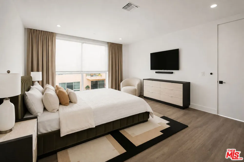728 Sweetzer Avenue #402 West Hollywood, CA 90069