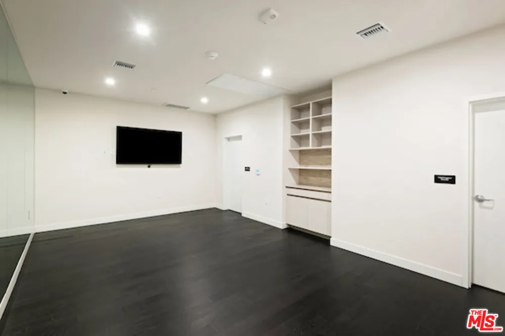 728 Sweetzer Avenue #402 West Hollywood, CA 90069