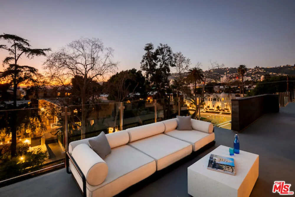 728 Sweetzer Avenue #402 West Hollywood, CA 90069