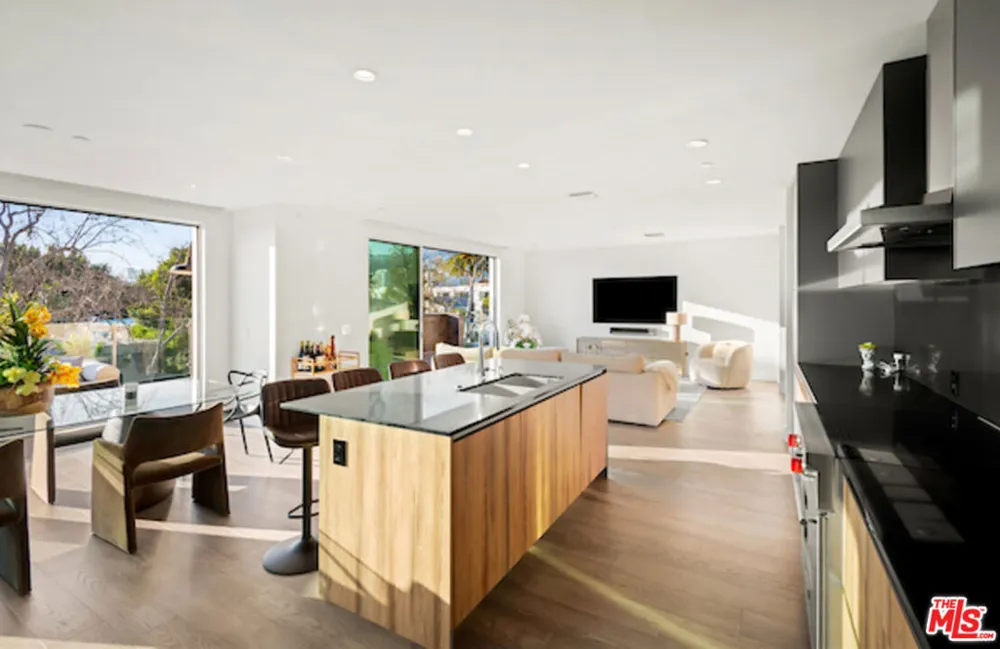 728 Sweetzer Avenue #402 West Hollywood, CA 90069