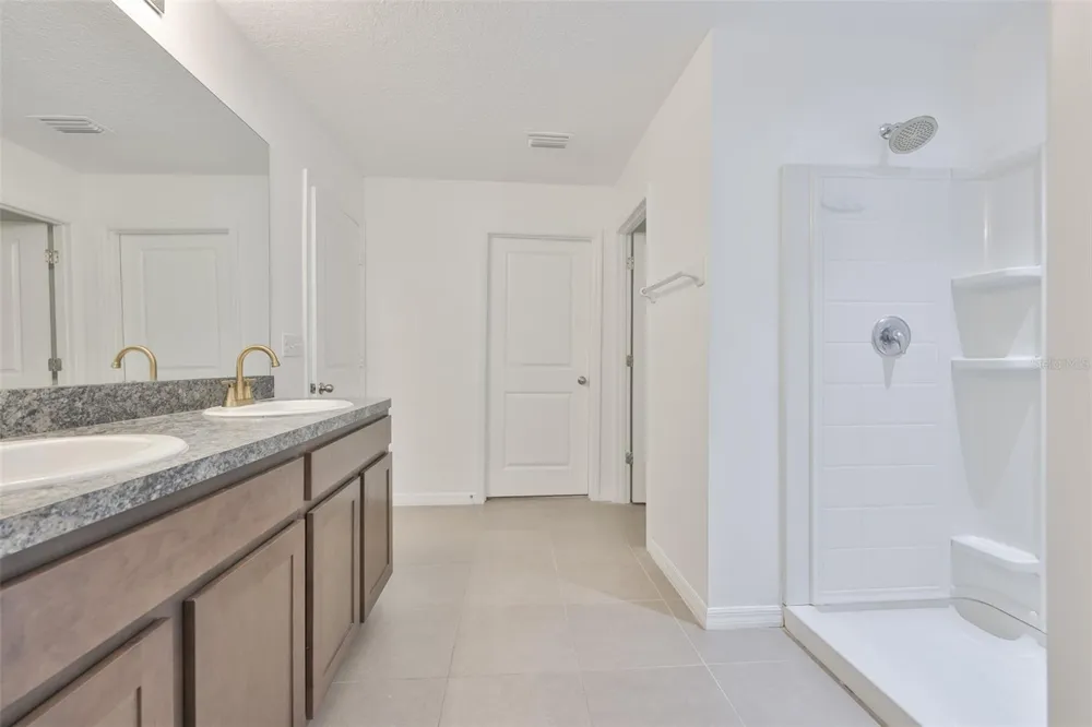 5461 MAGDALENE WAY Zephyrhills, FL 33541