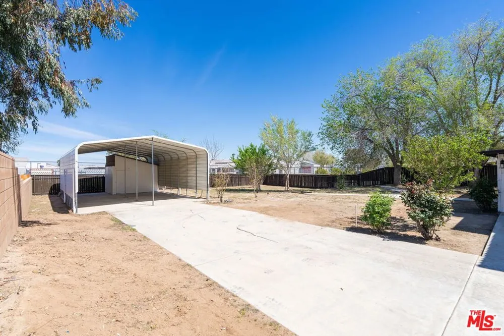 17590 El Cajon Drive Hesperia, CA 92345