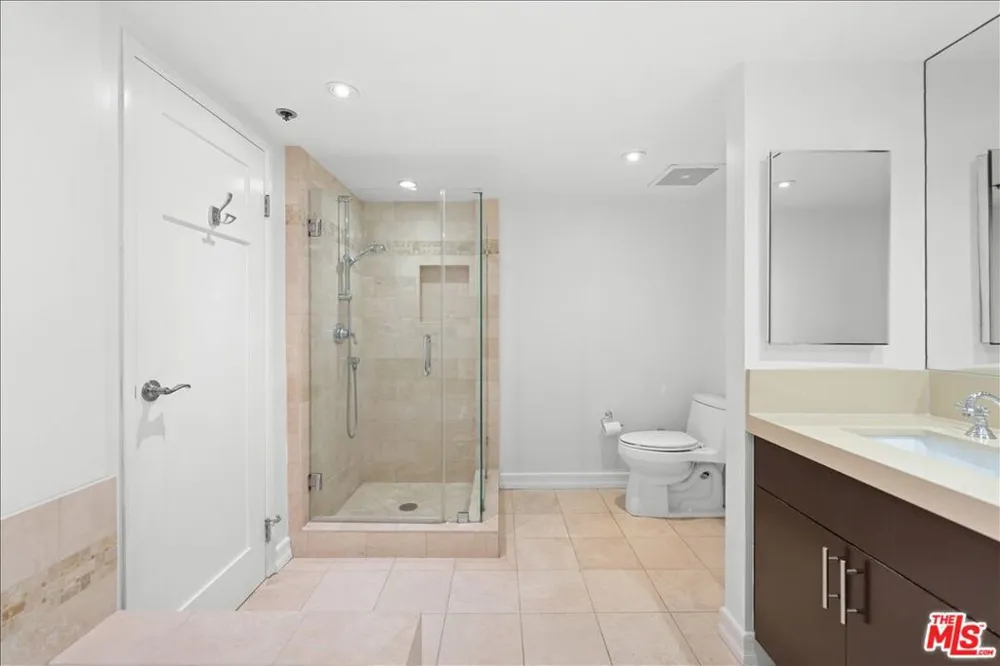 10660 WILSHIRE BOULEVARD #705 Los Angeles, CA 90024