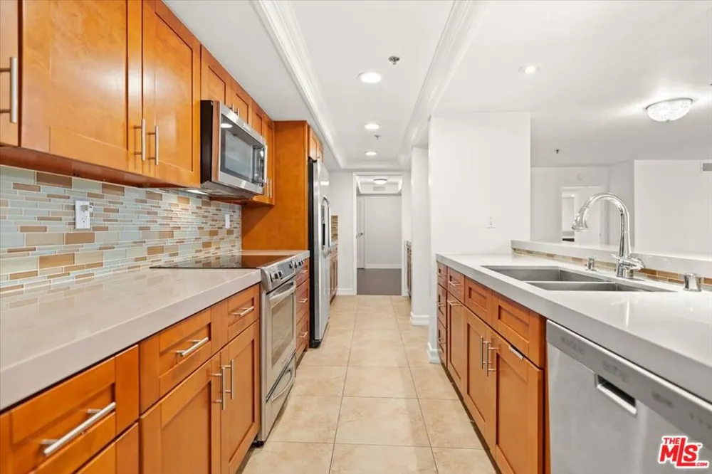 10660 WILSHIRE BOULEVARD #705 Los Angeles, CA 90024