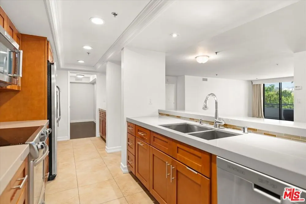 10660 WILSHIRE BOULEVARD #705 Los Angeles, CA 90024