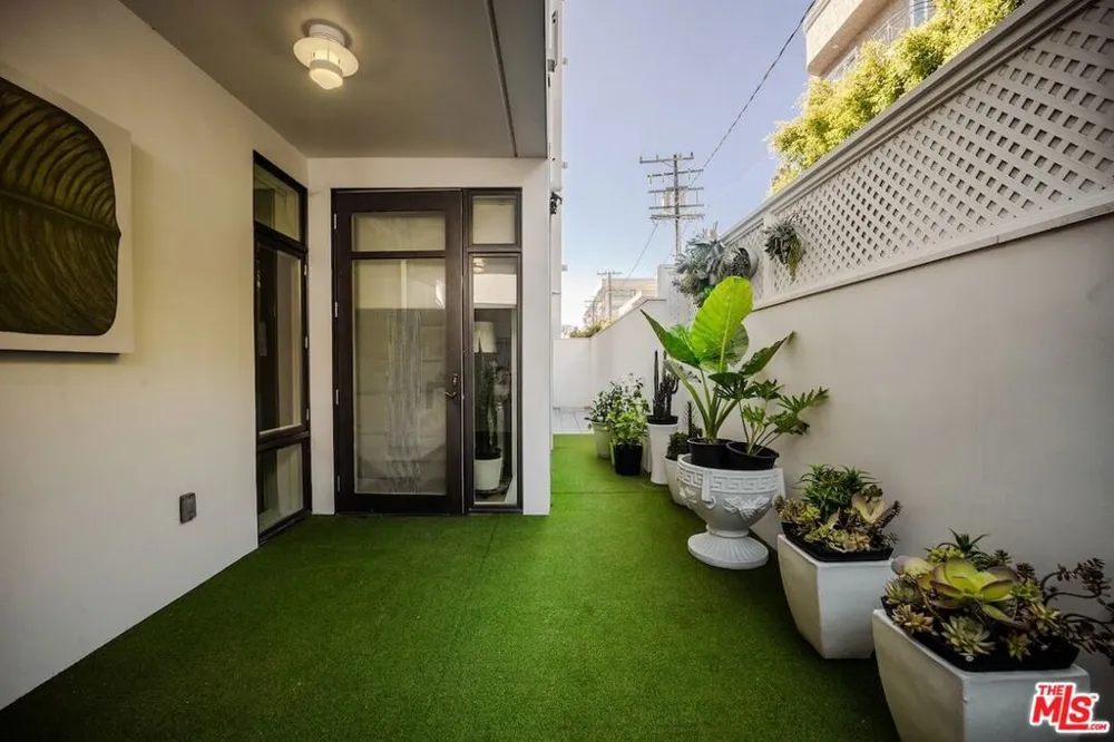 447 Doheny Drive #104 Beverly Hills, CA 90210