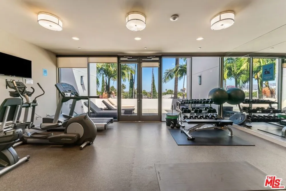 447 Doheny Drive #104 Beverly Hills, CA 90210