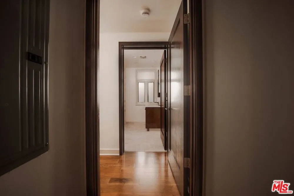 447 Doheny Drive #104 Beverly Hills, CA 90210