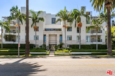 447 Doheny Drive #104