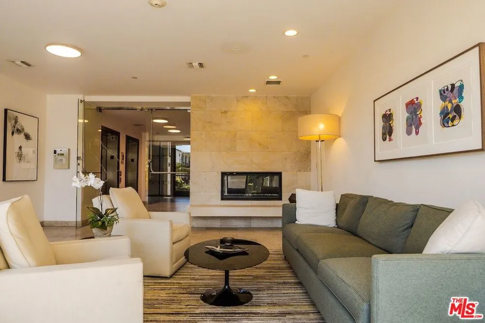 447 Doheny Drive #104 Beverly Hills, CA 90210