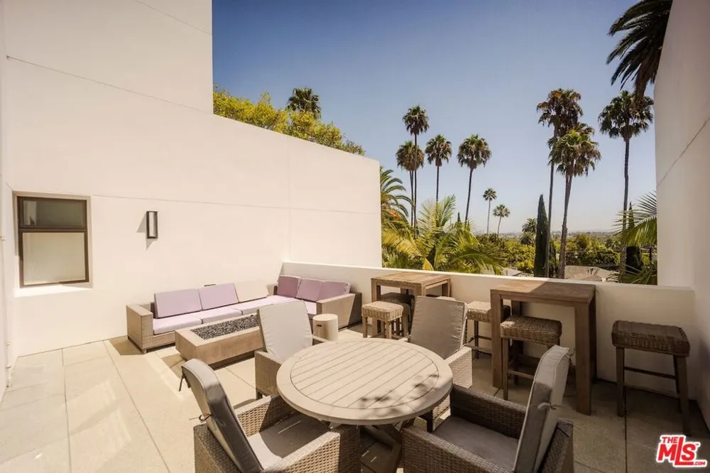 447 Doheny Drive #104 Beverly Hills, CA 90210