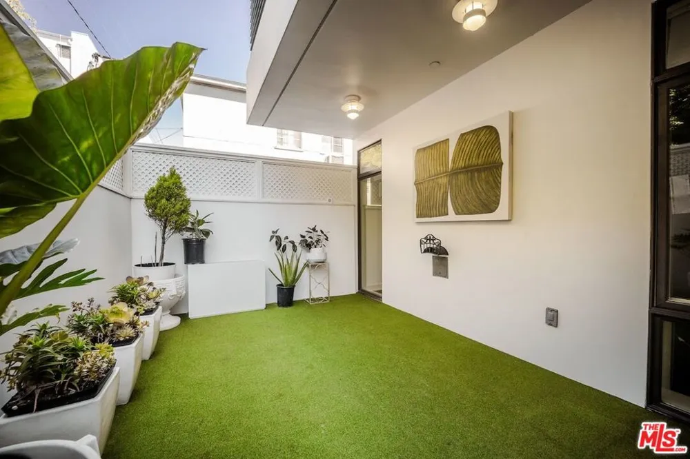 447 Doheny Drive #104 Beverly Hills, CA 90210
