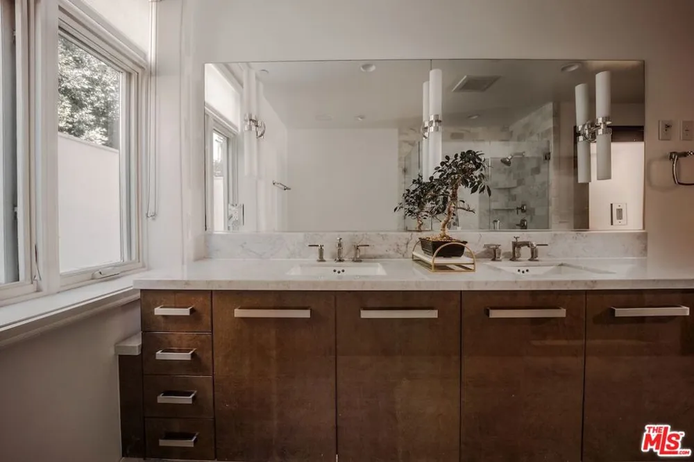 447 Doheny Drive #104 Beverly Hills, CA 90210