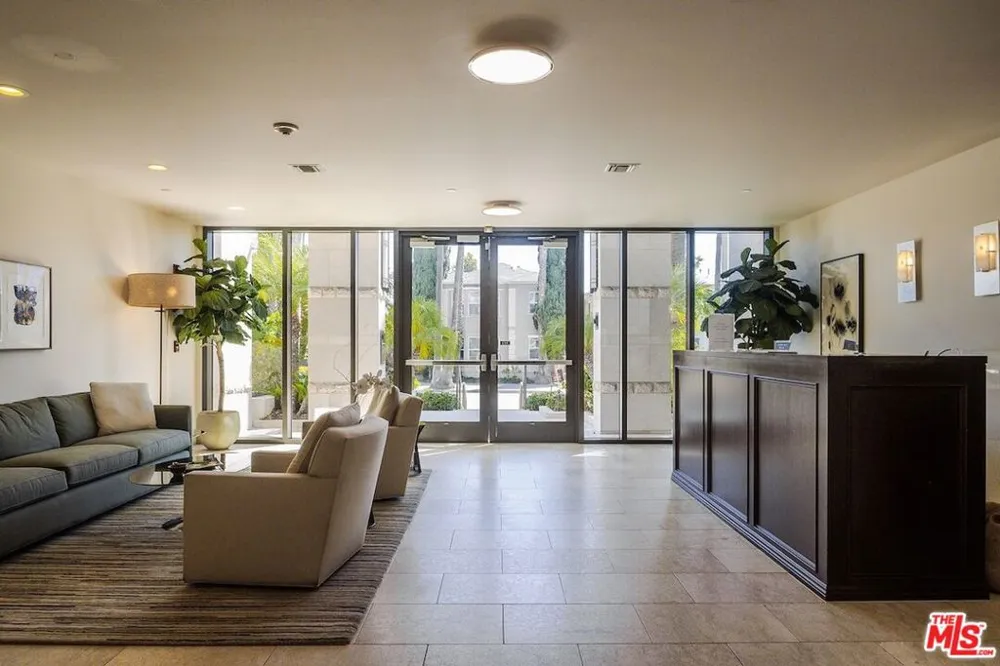 447 Doheny Drive #104 Beverly Hills, CA 90210