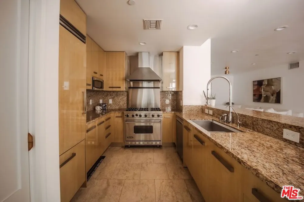 447 Doheny Drive #104 Beverly Hills, CA 90210