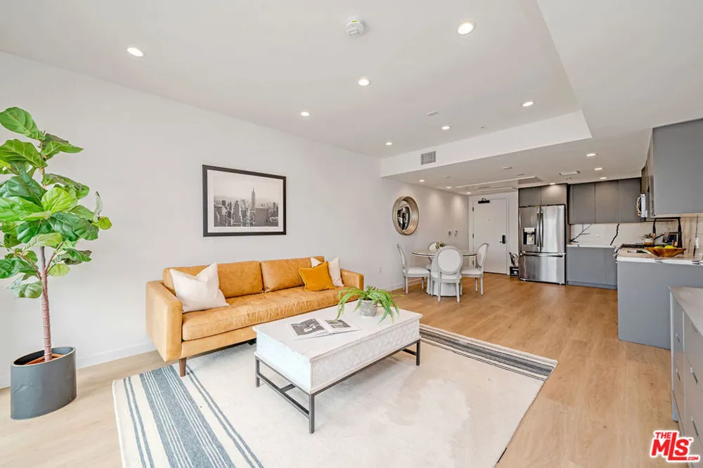 321 S Oxford Avenue #405 Los Angeles, CA 90010