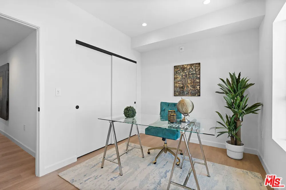 321 S Oxford Avenue #405 Los Angeles, CA 90010