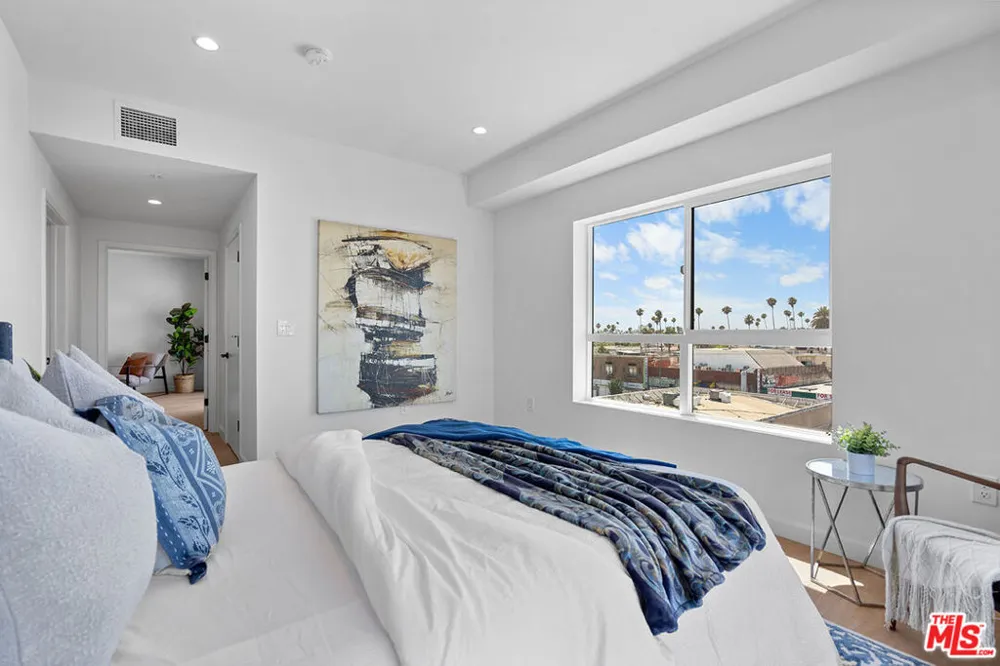 321 S Oxford Avenue #405 Los Angeles, CA 90010