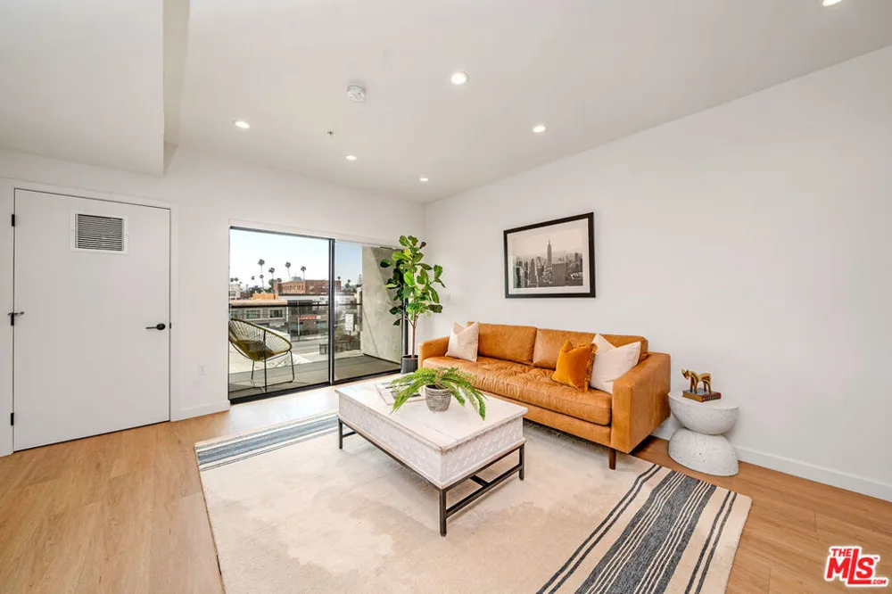 321 S Oxford Avenue #405 Los Angeles, CA 90010