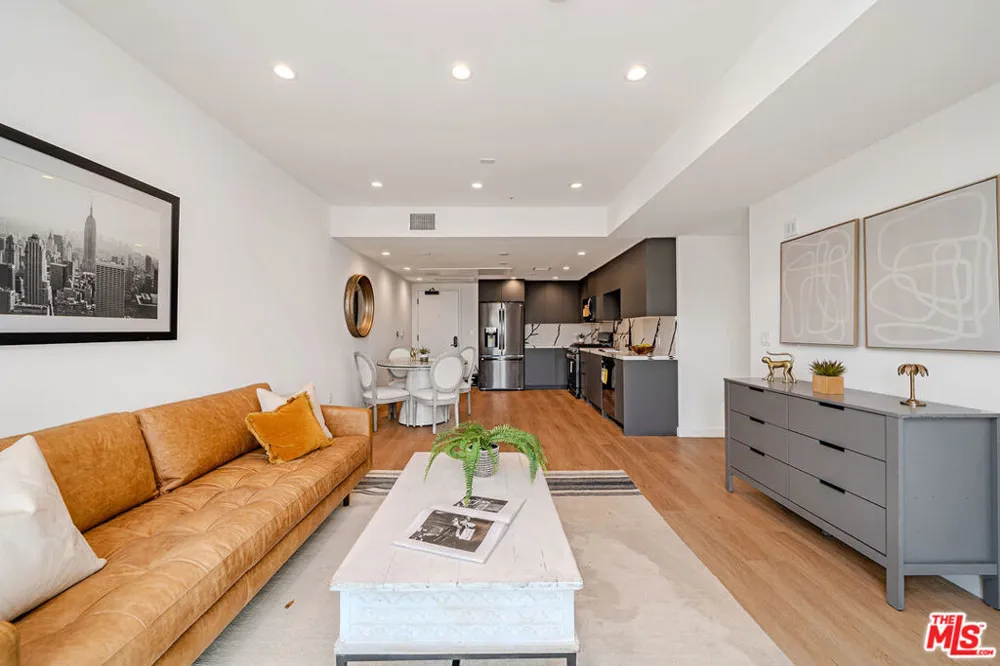 321 S Oxford Avenue #405 Los Angeles, CA 90010