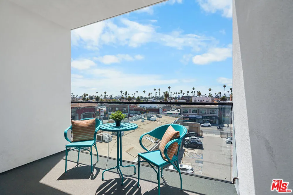 321 S Oxford Avenue #405 Los Angeles, CA 90010