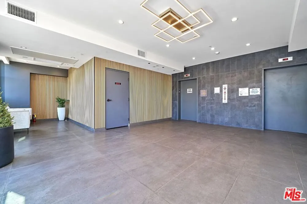 321 S Oxford Avenue #405 Los Angeles, CA 90010