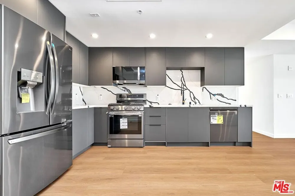 321 S Oxford Avenue #405 Los Angeles, CA 90010