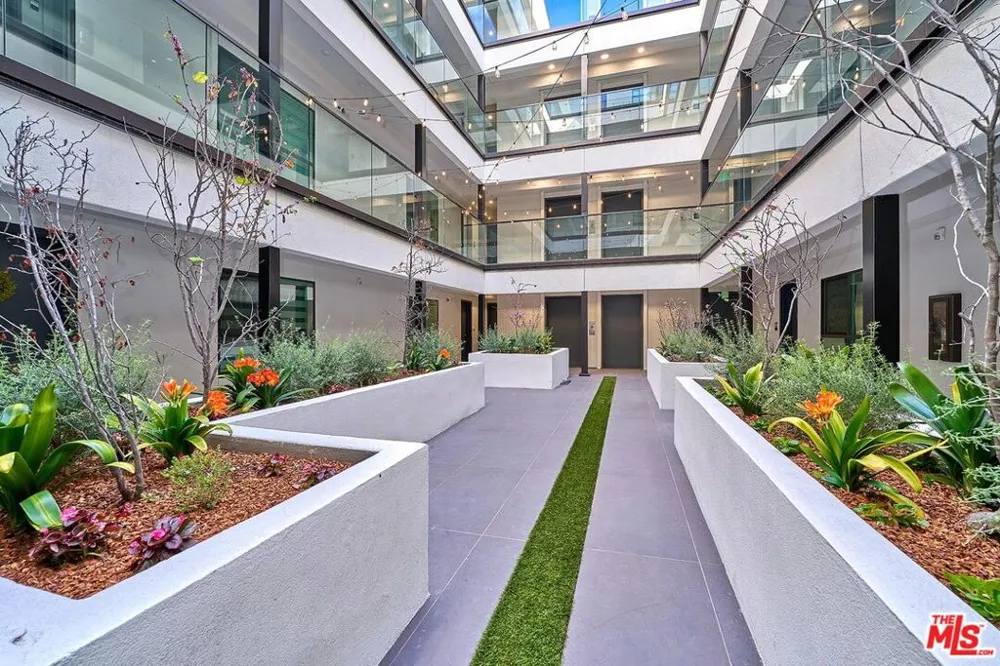 321 S Oxford Avenue #405 Los Angeles, CA 90010