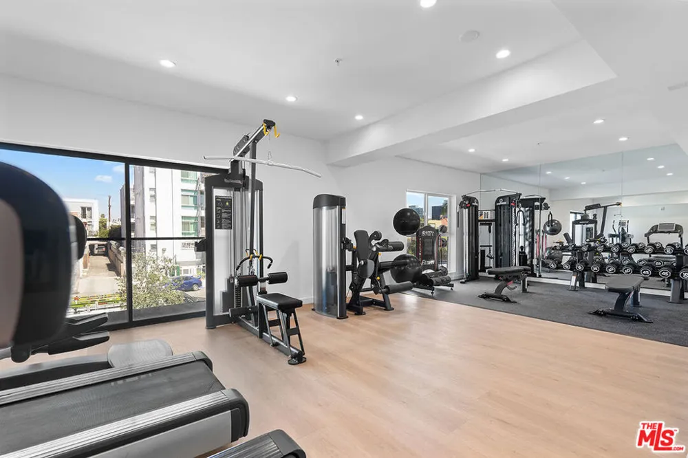 321 S Oxford Avenue #405 Los Angeles, CA 90010