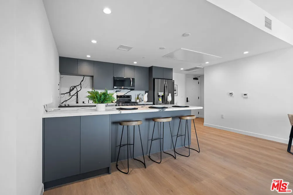 321 S Oxford Avenue #203 Los Angeles, CA 90010