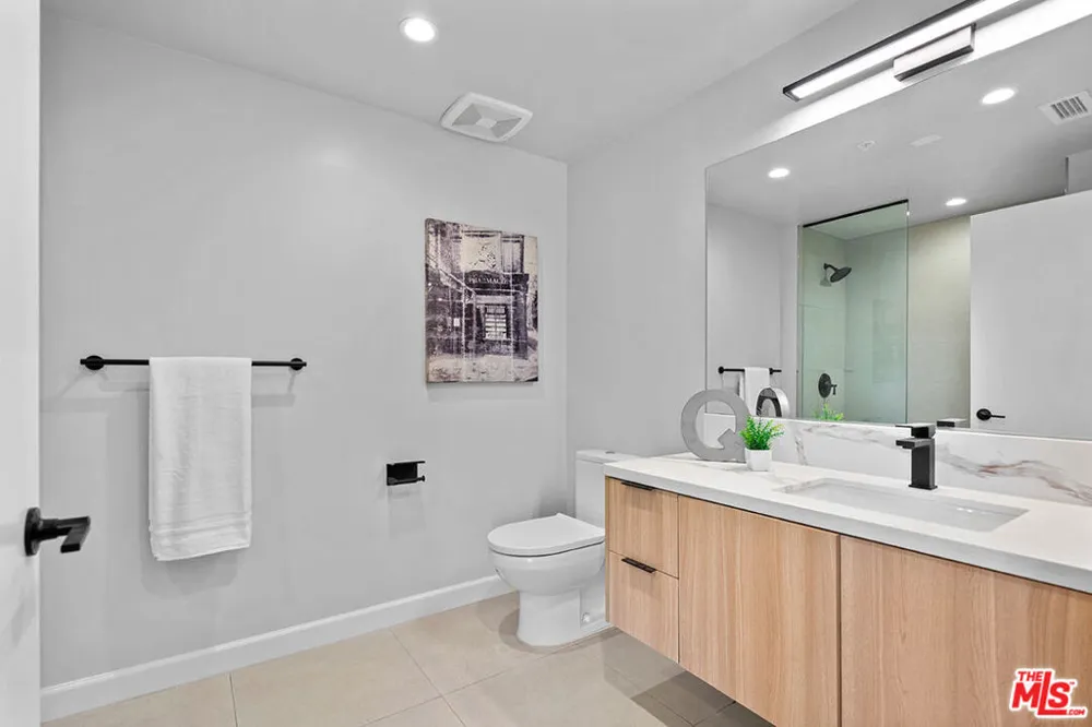 321 S Oxford Avenue #203 Los Angeles, CA 90010