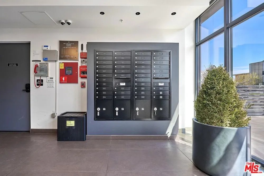 321 S Oxford Avenue #203 Los Angeles, CA 90010