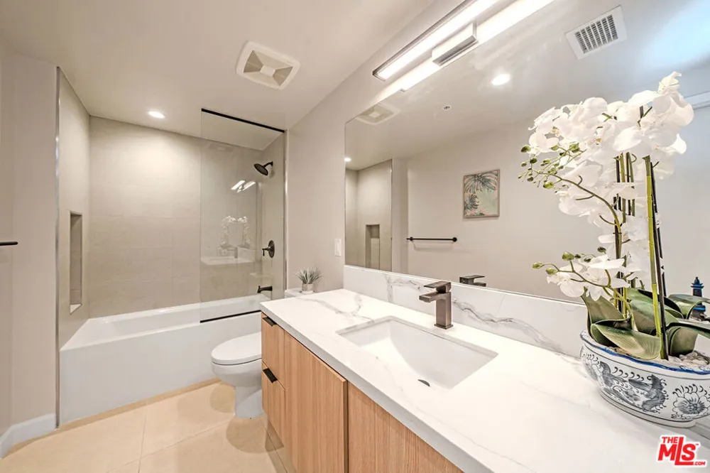 321 S Oxford Avenue #203 Los Angeles, CA 90010