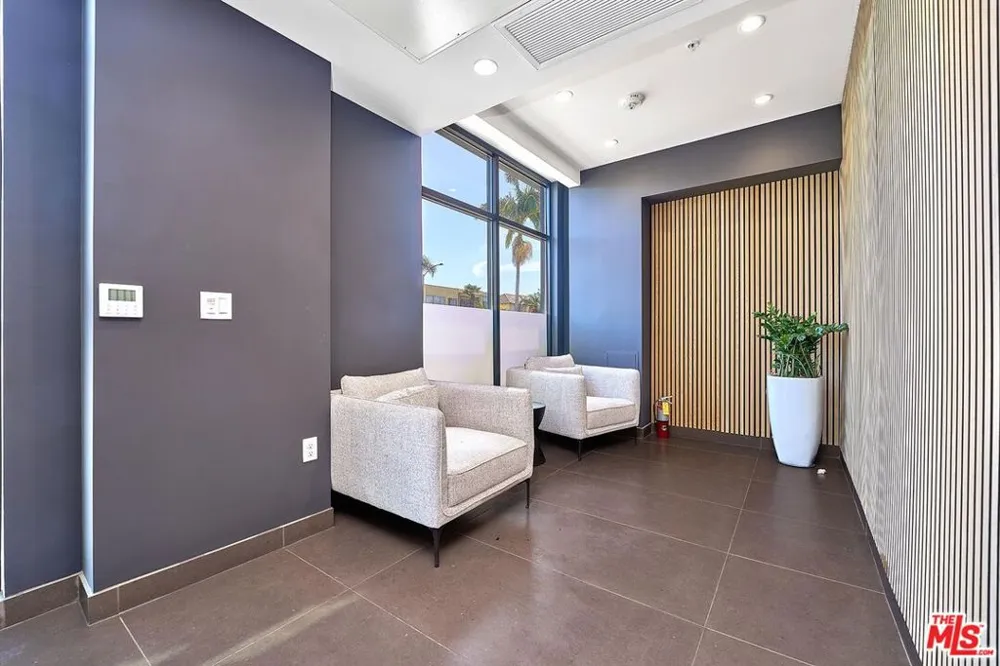 321 S Oxford Avenue #203 Los Angeles, CA 90010