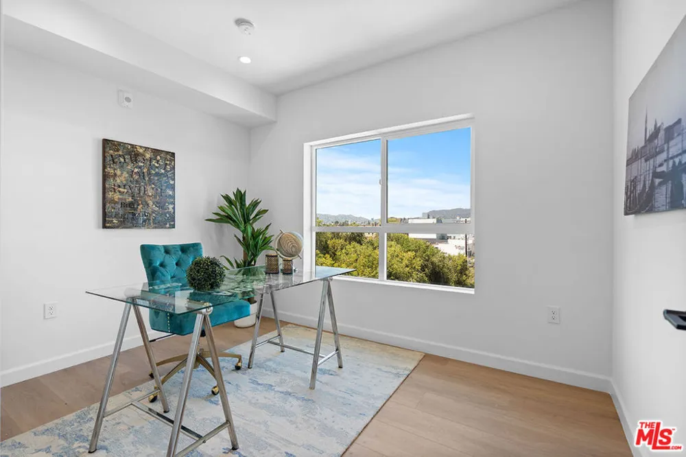 321 S Oxford Avenue #203 Los Angeles, CA 90010