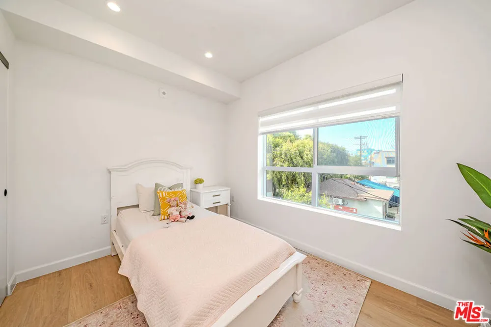 321 S Oxford Avenue #203 Los Angeles, CA 90010