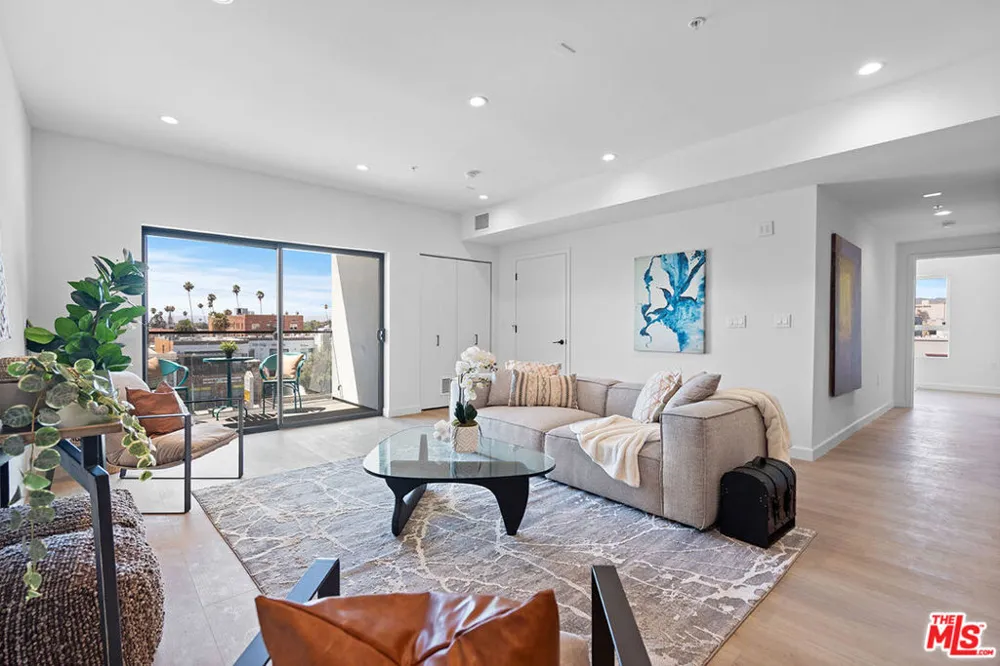 321 S Oxford Avenue #203 Los Angeles, CA 90010